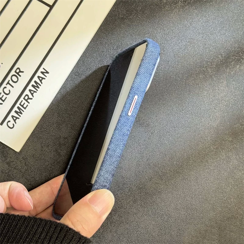 غطاء كتان فاخر لهاتف iPhone باللون الأزرق، مناسب لجهاز iPhone 13 و iPhone 14 Pro.