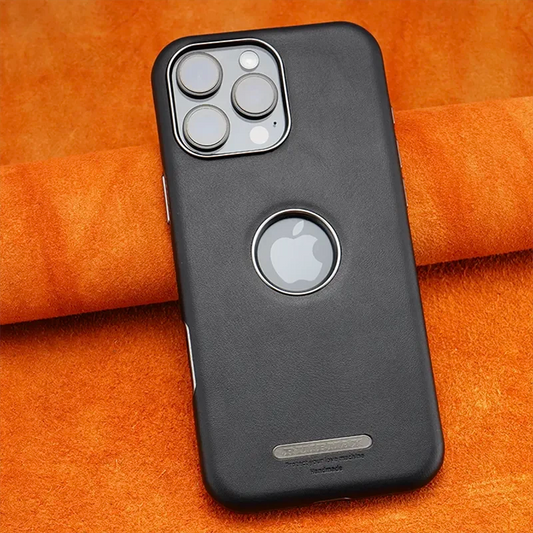 جراب أعمال فاخر لجهاز iPhone باللون الأسود مع شعار أبل، تصميم أنيق وحماية فاخرة.