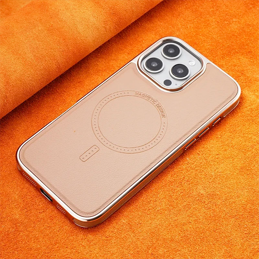 فاخر جراب iPhone بلون بيج مع شحن لاسلكي وتصميم أنيق على خلفية برتقالية.