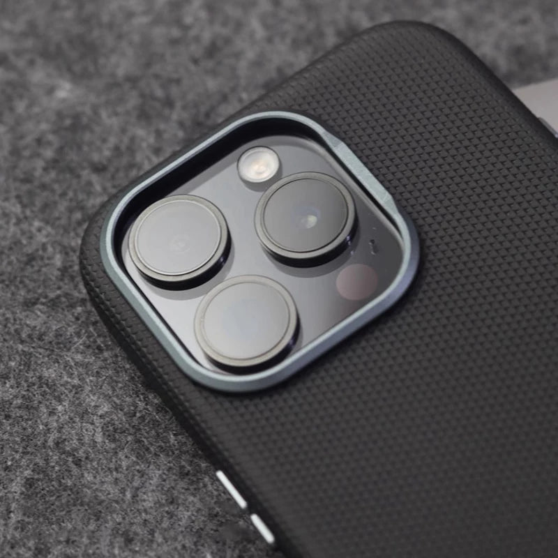 جراب هاتف iPhone 16 Pro Max جلد متباين - تصميم أنيق وعصري وحماية فائقة